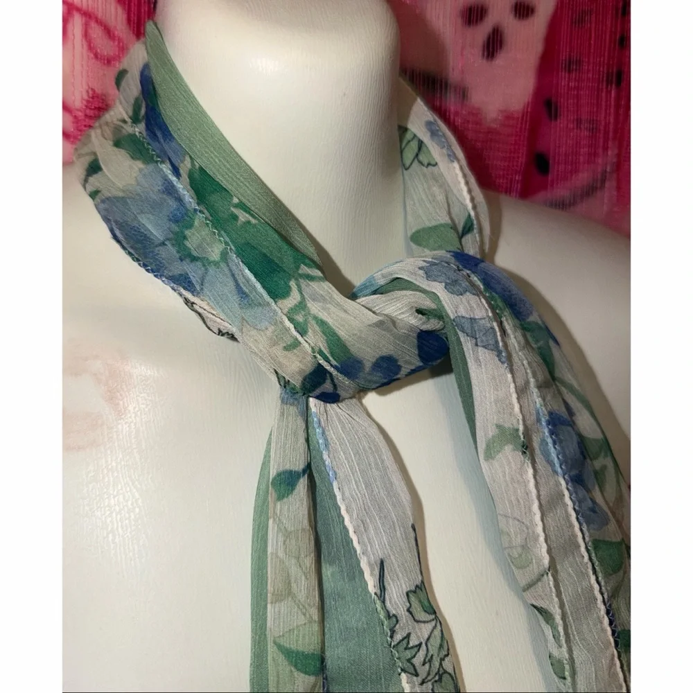 💚🩵 Floral Paneled Scarf